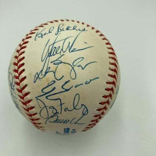 1999 Отбор на Шампиона на Националната лига Атланта Брэйвз Подписа договор с бейзболния отбор на Световните
