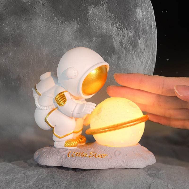 Led Нощни лампи Астронавти лампа: Космонавт Астронавт Led Лампа Златна Led Статуетка на Астронавти От Смола